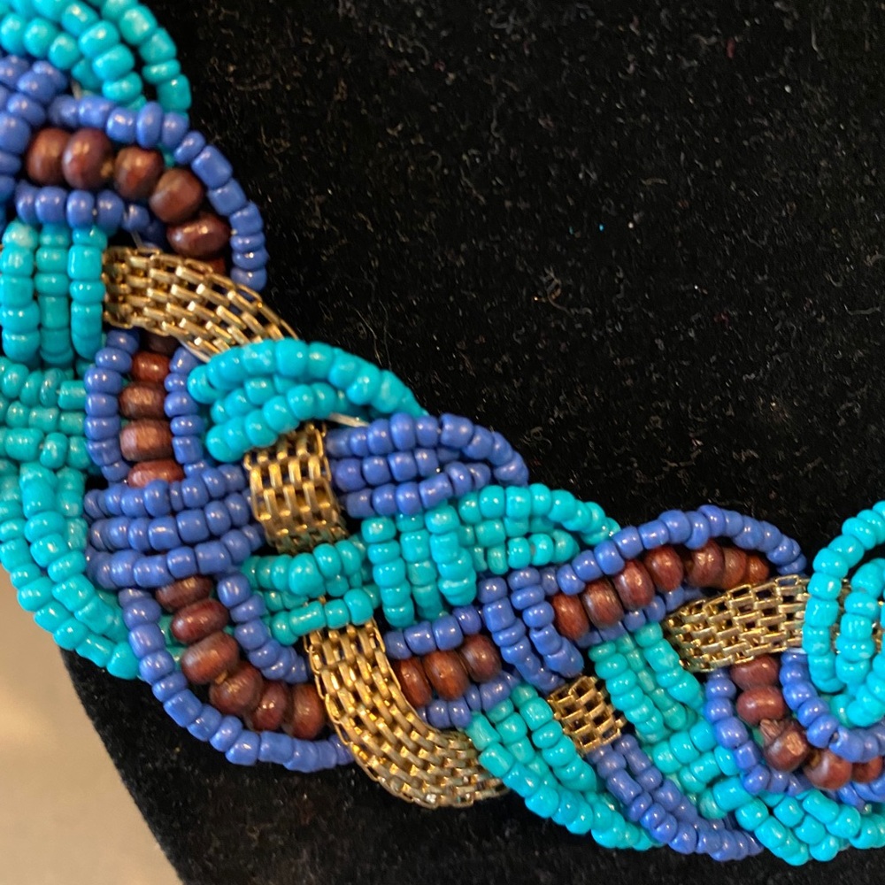 Beaded necklace - Picture 2 of 4